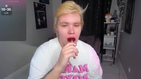 skytrisha online show from September 19, 2025, 2:18 pm