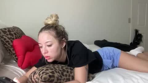 Snapshot of skyybanks chatting on October 21, 2025, 2:12 am Skylar online show from October 21, 2025, 2:12 am