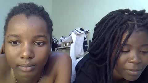 sleciah online show from December 18, 2025, 8:42 am