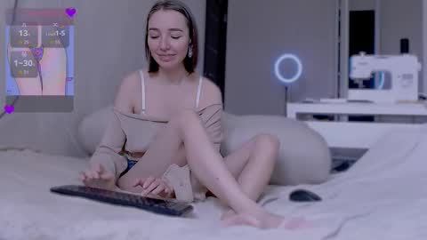 sleepy_ash_ online show from October 3, 2025, 11:18 am