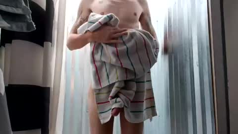 Snapshot of slimjpickin chatting on January 12, 2025, 5:44 pm slimjpickin online show from January 12, 2025, 5:44 pm