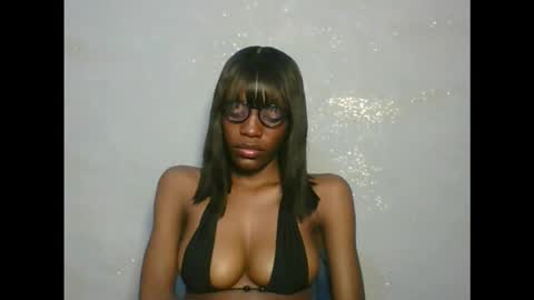 slimkatie__ online show from September 16, 2025, 3:46 pm