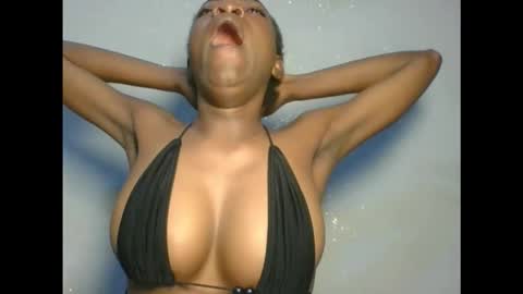 slimkatie__ online show from September 17, 2025, 6:37 am