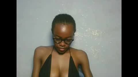 slimkatie__ online show from September 17, 2025, 6:42 pm