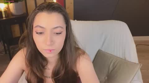 Emilia online show from October 22, 2025, 12:27 pm