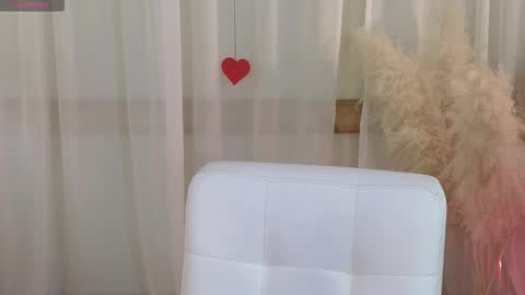 Emilia online show from February 14, 2026, 12:24 pm