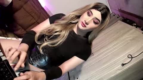 Snapshot of slut_bigcock chatting on May 20, 2026, 5:35 am Nathalie online show from May 20, 2026, 5:35 am