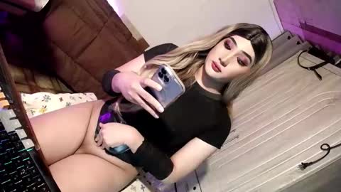 Snapshot of slut_bigcock chatting on May 22, 2026, 7:59 am Nathalie online show from May 22, 2026, 7:59 am