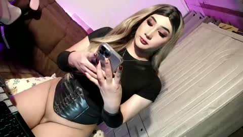 Snapshot of slut_bigcock chatting on June 20, 2026, 6:22 pm Nathalie online show from June 20, 2026, 6:22 pm