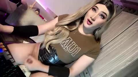 Snapshot of slut_bigcock chatting on July 13, 2026, 10:29 am Nathalie online show from July 13, 2026, 10:29 am