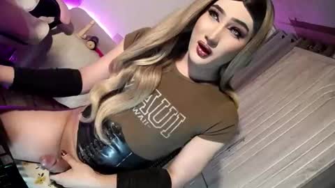Snapshot of slut_bigcock chatting on July 14, 2026, 9:25 am Nathalie online show from July 14, 2026, 9:25 am