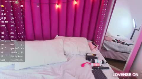 Snapshot of slutlittlecamila chatting on January 8, 2025, 2:03 am CAMILA online show from January 8, 2025, 2:03 am