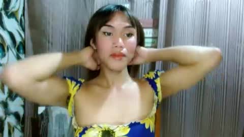 Snapshot of slutqueen_raz chatting on June 15, 2026, 11:45 am Raz online show from June 15, 2026, 11:45 am