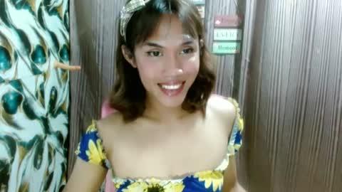Snapshot of slutqueen_raz chatting on June 21, 2026, 12:35 am Raz online show from June 21, 2026, 12:35 am