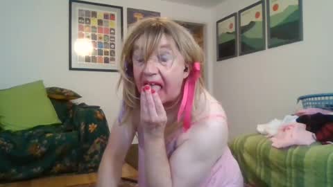 Snapshot of slutsissy17172 chatting on July 18, 2026, 3:27 pm slutsissy17172 online show from July 18, 2026, 3:27 pm
