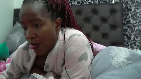 Snapshot of sluttylaura18 chatting on February 17, 2025, 7:37 am sluttylaura18 online show from February 17, 2025, 7:37 am