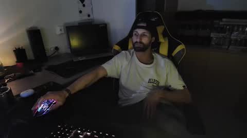 Snapshot of slwdn chatting on January 20, 2025, 12:46 am SlowDown online show from January 20, 2025, 12:46 am