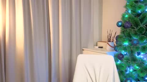 Lily online show from January 5, 2026, 5:27 pm