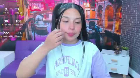 Mariana Torres online show from November 14, 2025, 2:27 pm