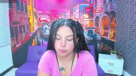 Mariana Torres online show from December 3, 2025, 1:42 pm