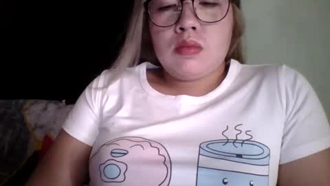 Snapshot of small_boobs59 chatting on March 4, 2025, 8:02 am Lovewella online show from March 4, 2025, 8:02 am