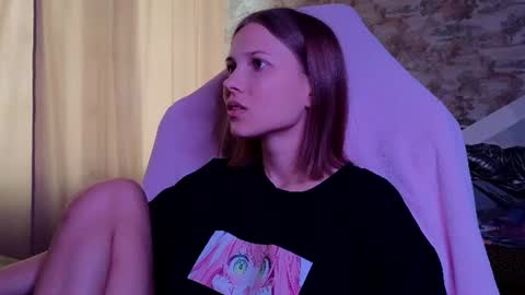Snapshot of small_emma0 chatting on June 9, 2026, 2:28 pm Emma online show from June 9, 2026, 2:28 pm