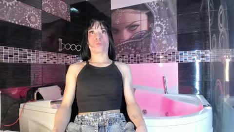 Small Hot19 online show from October 5, 2025, 8:56 am