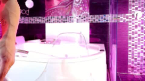 Small Hot19 online show from December 19, 2025, 9:16 am