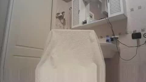 smallone8825 online show from September 26, 2025, 5:00 am