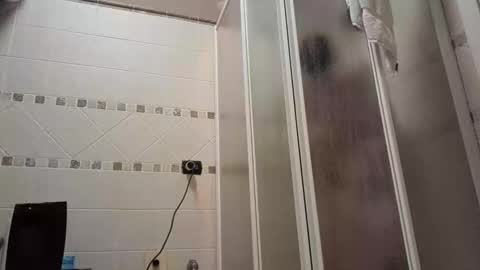 smallone8825 online show from April 15, 2026, 5:42 pm