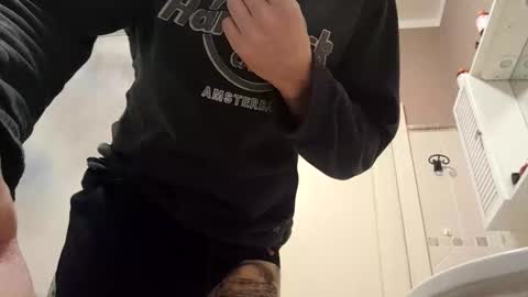 smallone8825 online show from April 24, 2026, 4:59 am