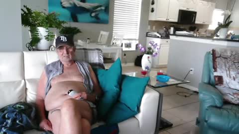 Snapshot of smallpenisbigtongue chatting on July 22, 2026, 3:15 pm Daddy online show from July 22, 2026, 3:15 pm