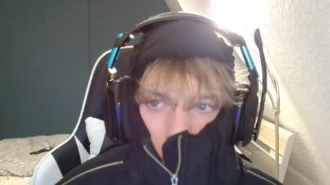 Snapshot of smallsletters chatting on February 16, 2025, 10:43 pm Jack online show from February 16, 2025, 10:43 pm