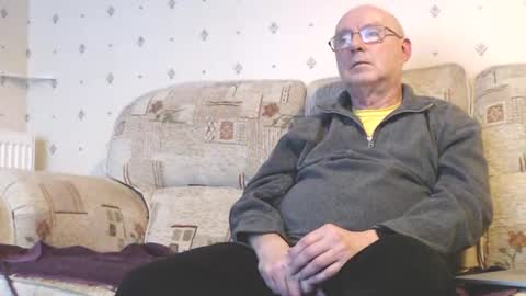 Snapshot of smallsteve562 chatting on December 9, 2024, 7:18 pm Steve online show from December 9, 2024, 7:18 pm