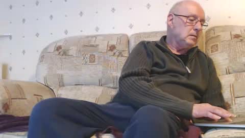 Snapshot of smallsteve562 chatting on December 17, 2024, 9:16 pm Steve online show from December 17, 2024, 9:16 pm