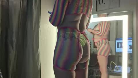 smashinganna916 online show from February 16, 2026, 9:49 am