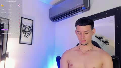 Snapshot of smiith_jade chatting on March 12, 2025, 1:14 am Jade Smiith online show from March 12, 2025, 1:14 am