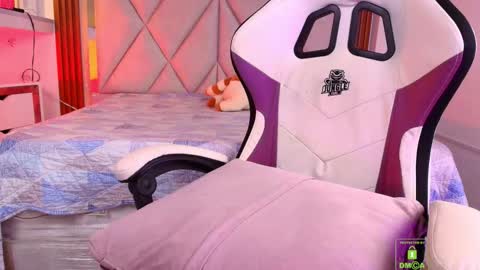 smile__1 online show from September 24, 2025, 12:41 pm