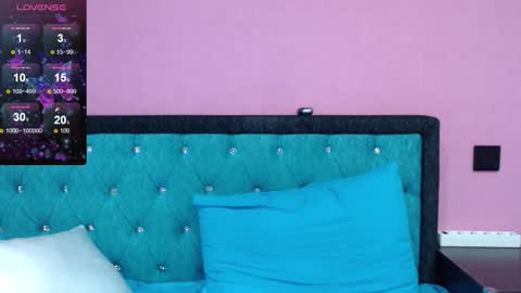 smile_cute_fox online show from November 18, 2025, 12:42 pm