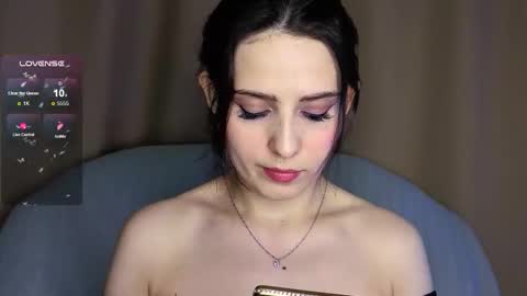 Bella online show from November 30, 2025, 5:06 pm