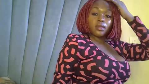 smiley_berry online show from September 12, 2025, 2:17 pm