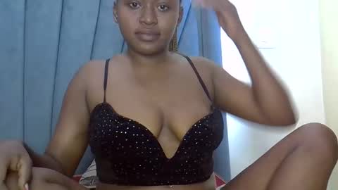 smiley_berry online show from September 29, 2025, 3:44 am