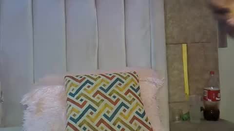 smiley_berry online show from October 18, 2025, 4:41 pm