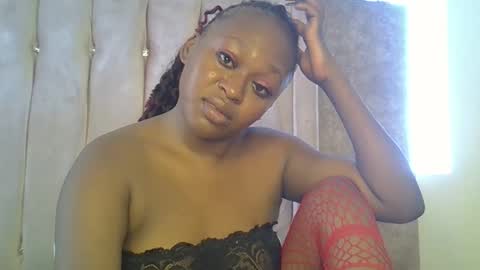 smiley_berry online show from November 3, 2025, 2:18 pm