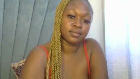 smiley_berry online show from November 12, 2025, 8:37 am