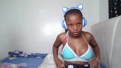 smiley luv1 online show from January 12, 2026, 8:03 pm