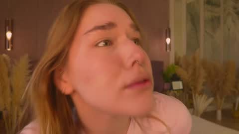 Snapshot of smiley_mia_ chatting on May 19, 2026, 5:14 am Mia online show from May 19, 2026, 5:14 am