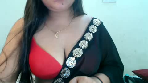 Snapshot of smiley_queen99 chatting on June 17, 2026, 4:48 am smiley online show from June 17, 2026, 4:48 am