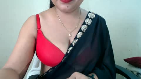 Snapshot of smiley_queen99 chatting on June 21, 2026, 2:25 am smiley online show from June 21, 2026, 2:25 am