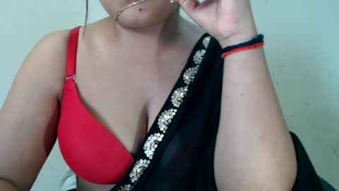 Snapshot of smiley_queen99 chatting on June 27, 2026, 4:17 am smiley online show from June 27, 2026, 4:17 am